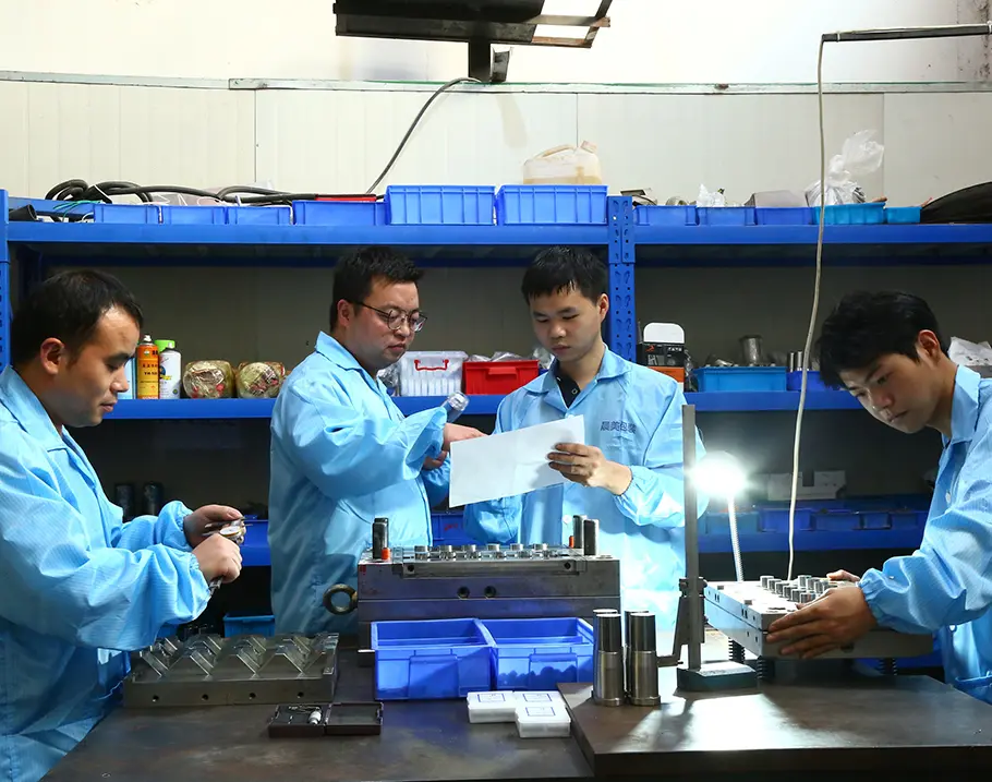 Das Ingenieurteam führte umfassende Leistungstests an Plastikflaschen durch