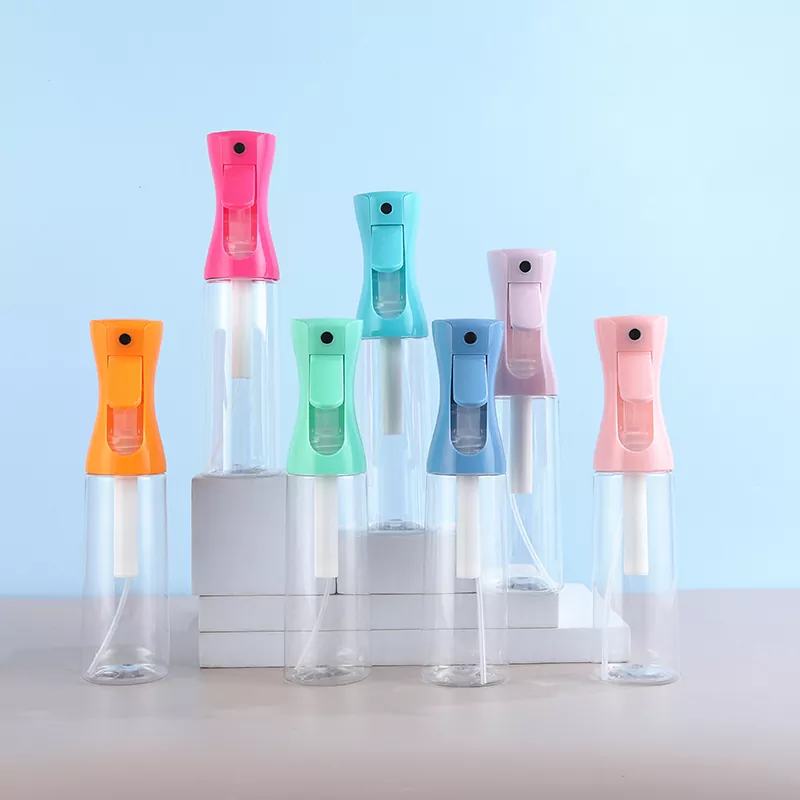 Farbige Sprühflasche aus Kunststoff
